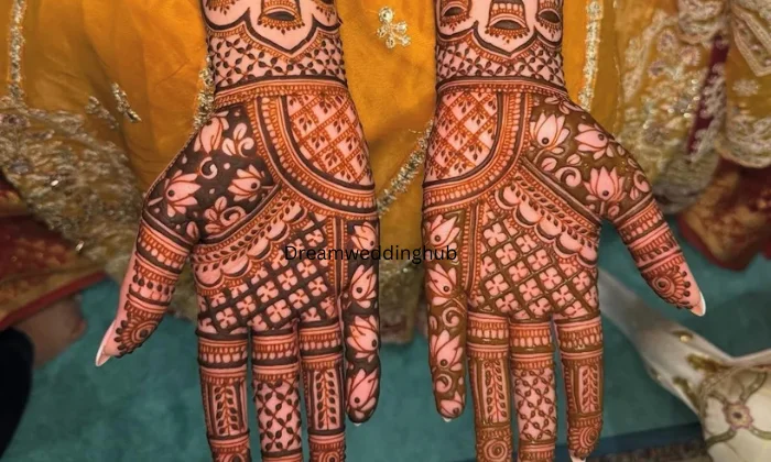 Mampis mehendi and nail artist